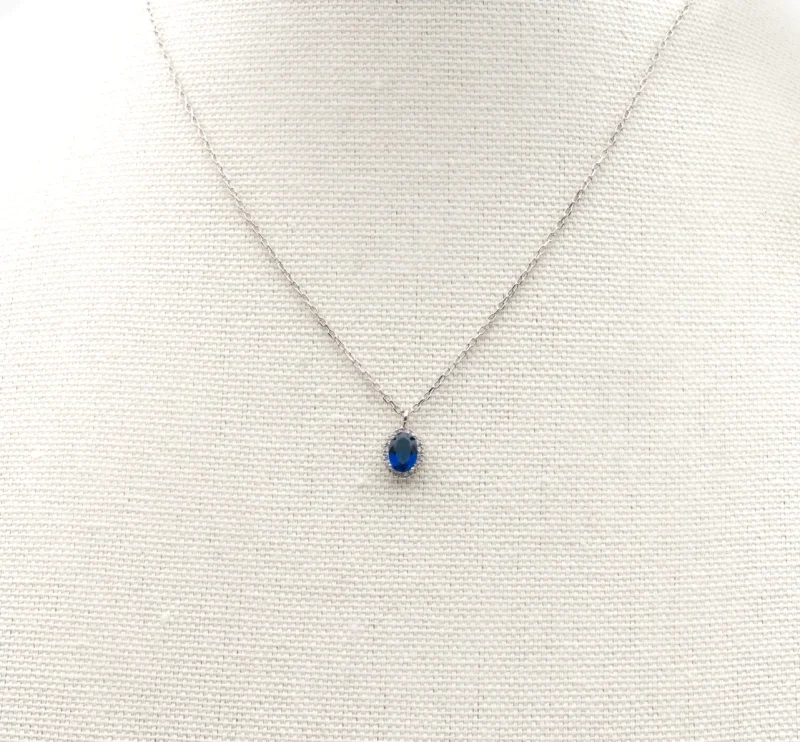 Daring: Sterling Silver Black Oval Stone Pendant and Chain - Image 5