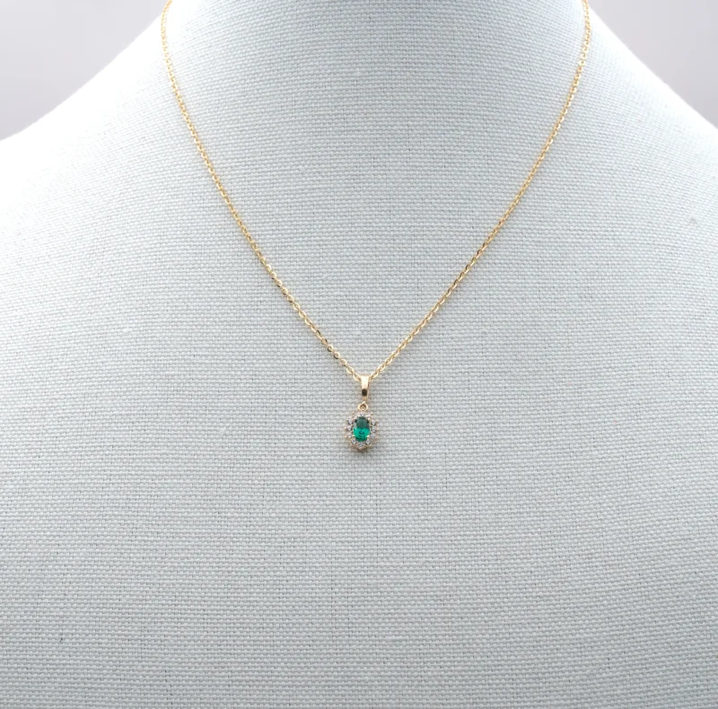 Victoria II: 10k Gold Oval Pendant - Image 5