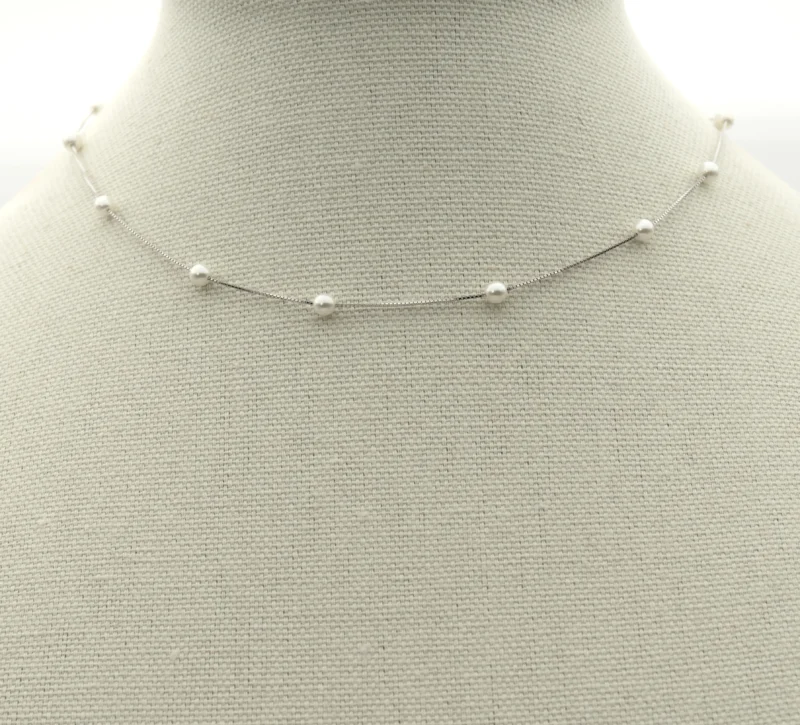 Brilliant Pearl II: Silver Chain Necklace with Pearls - Image 4