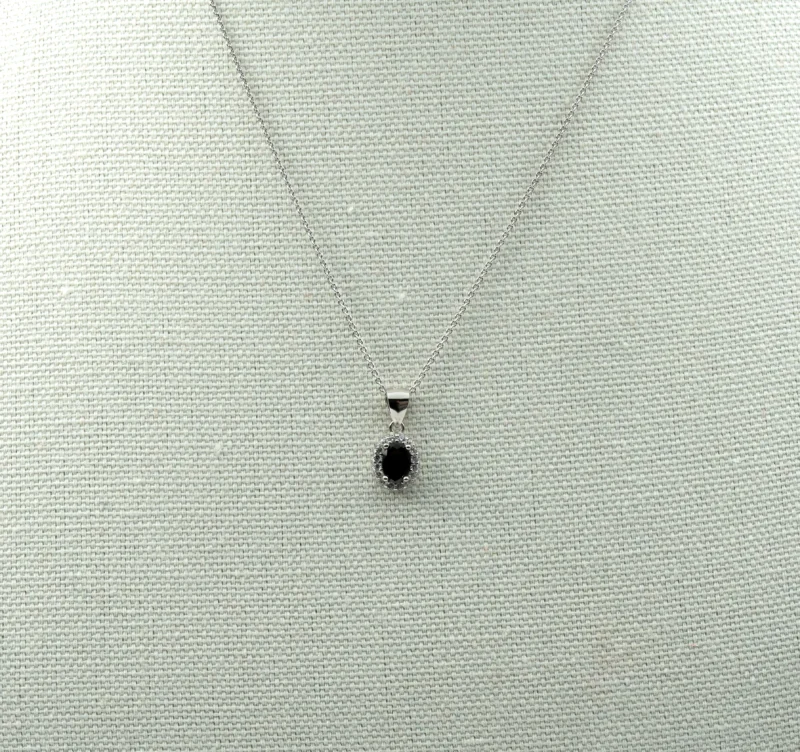 Daring: Sterling Silver Black Oval Stone Pendant and Chain