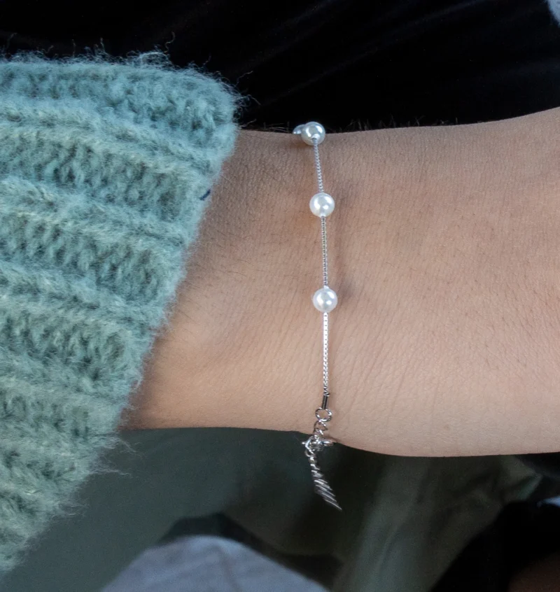 Brilliant Pearl III: Sterling Silver Dainty Bracelet with Pearls - Image 9