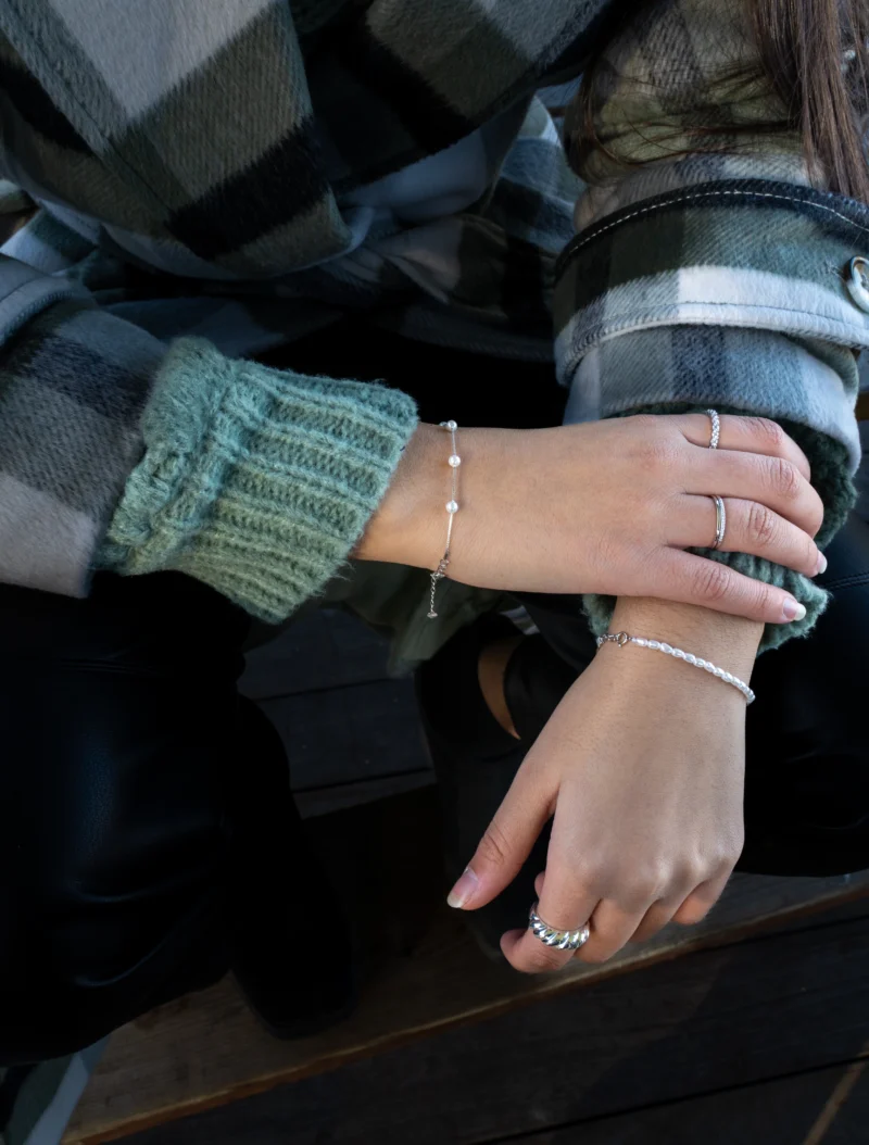 Brilliant Pearl III: Sterling Silver Dainty Bracelet with Pearls - Image 10